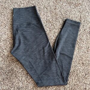 Lululemon Wunder Under brushed luxtreme tights 28”. Heathered black. Sz 6